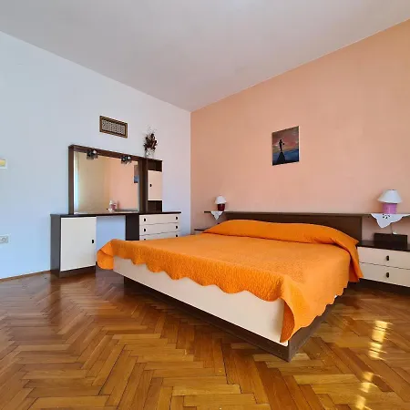 Apartment Apartments Fazanska 930 *